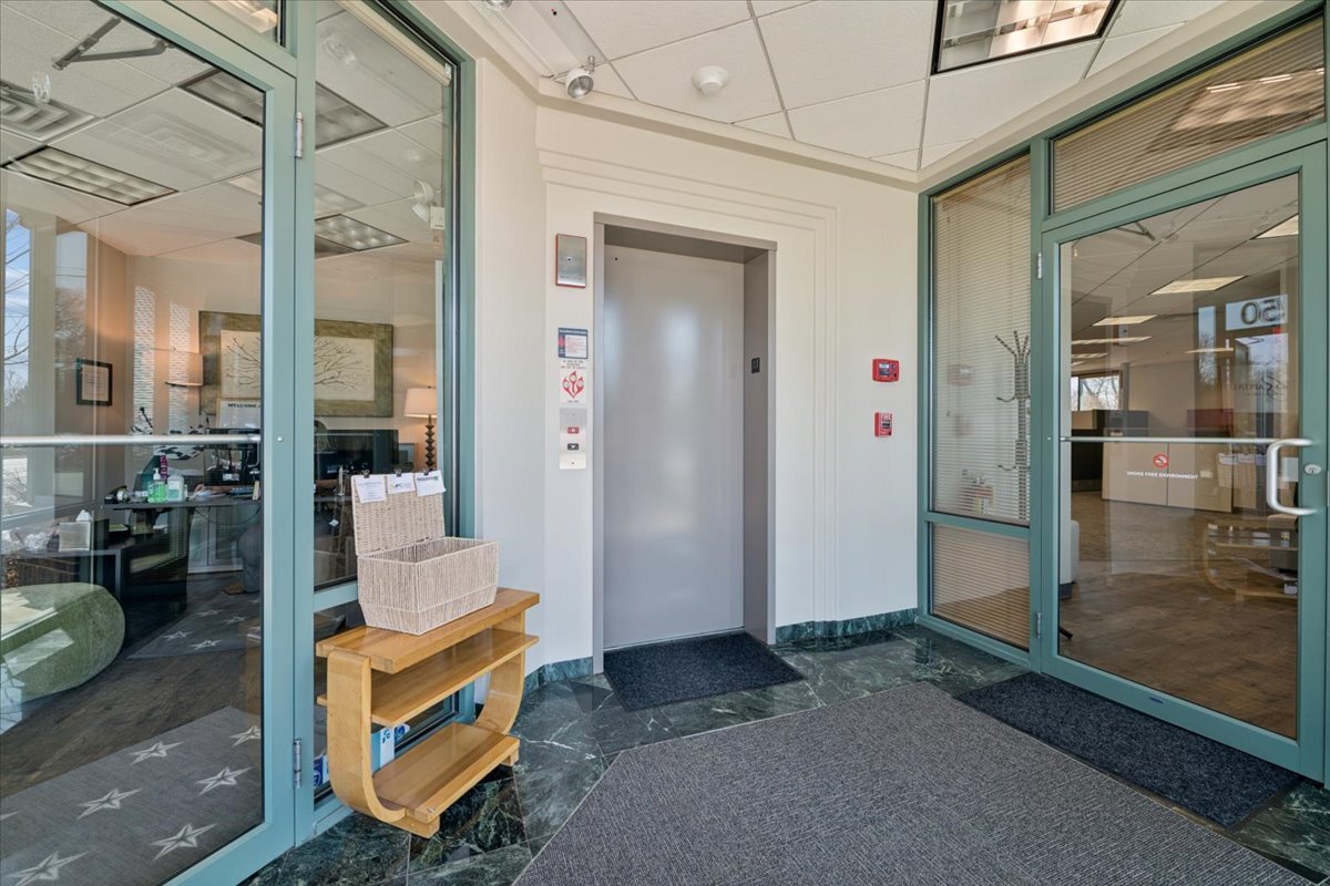 1150 W Northwest Highway, Mount Prospect, IL 60056