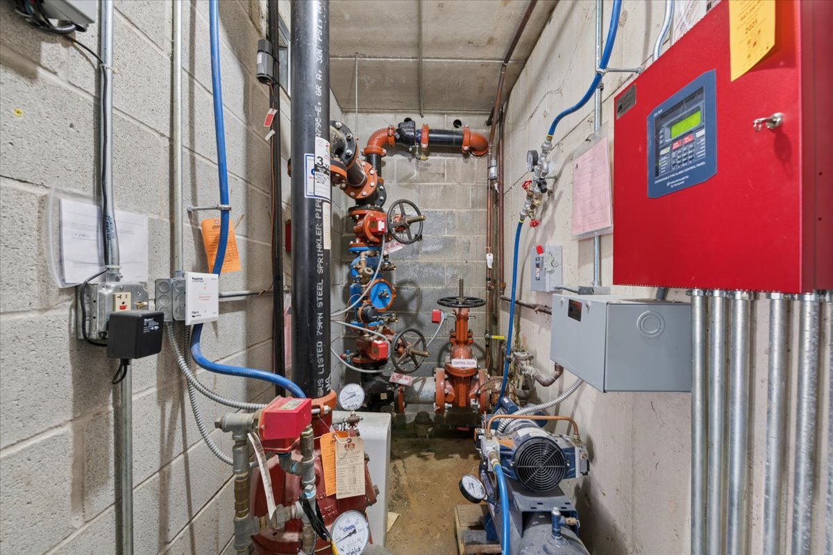 1150 W Northwest Highway, Mount Prospect, IL 60056