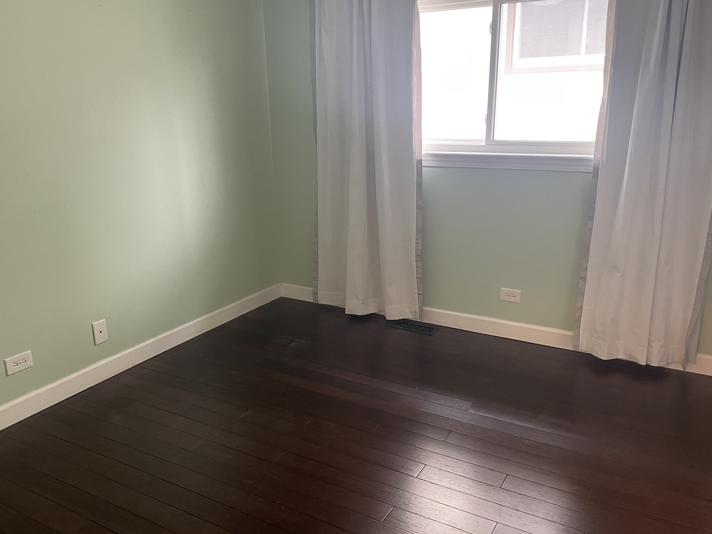 566 W Comstock Avenue, Elmhurst, IL 60126