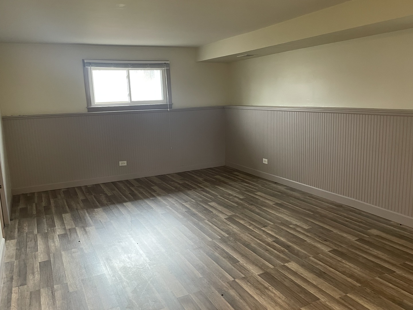 566 W Comstock Avenue, Elmhurst, IL 60126