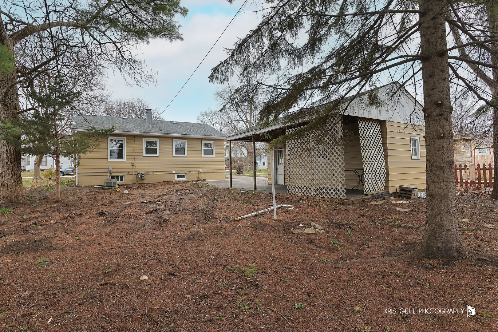 2207 Emmaus Avenue, Zion, IL 60099