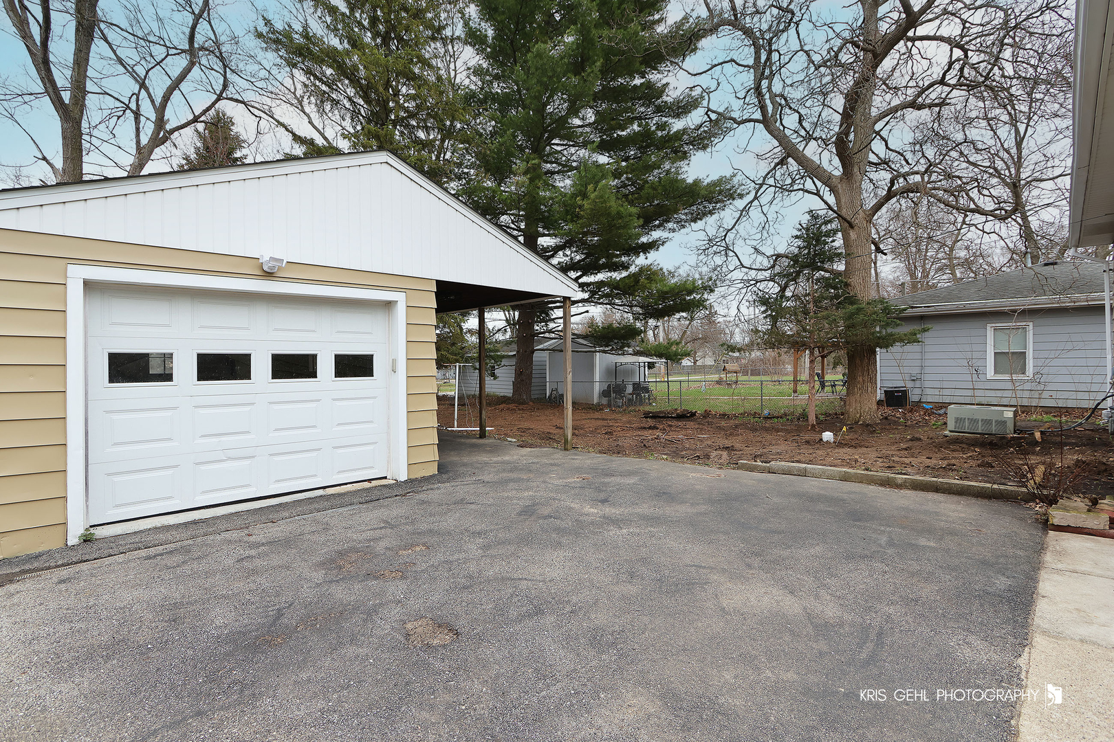 2207 Emmaus Avenue, Zion, IL 60099