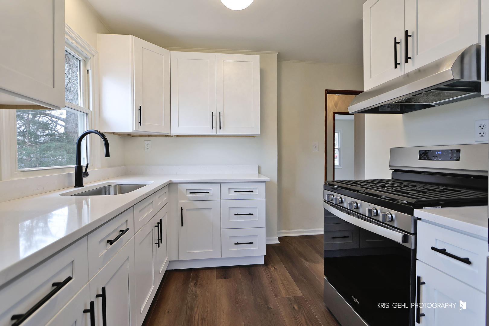 2207 Emmaus Avenue, Zion, IL 60099