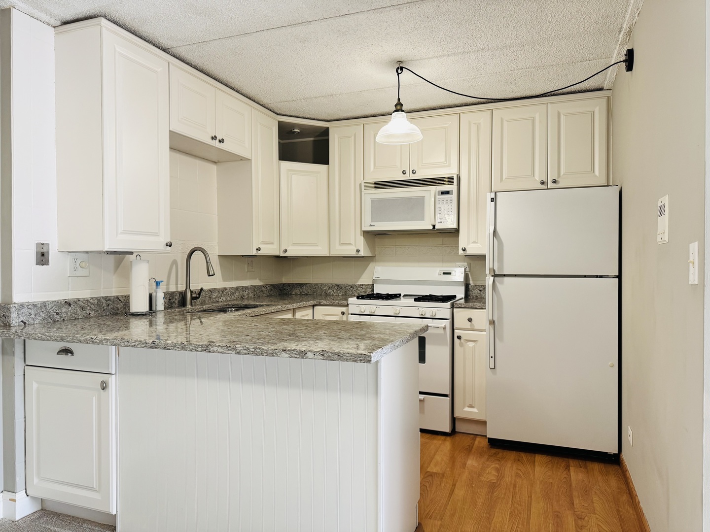 5S070 Pebblewood Lane #F11, Naperville, IL 60563