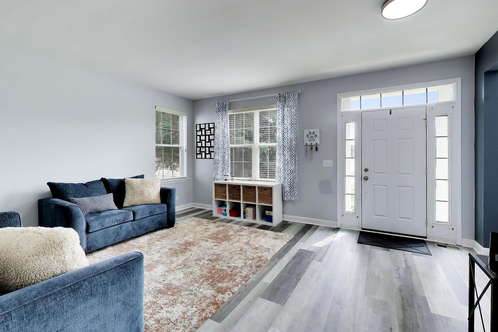 2775 Liberty Lakes Boulevard, Wauconda, IL 60084