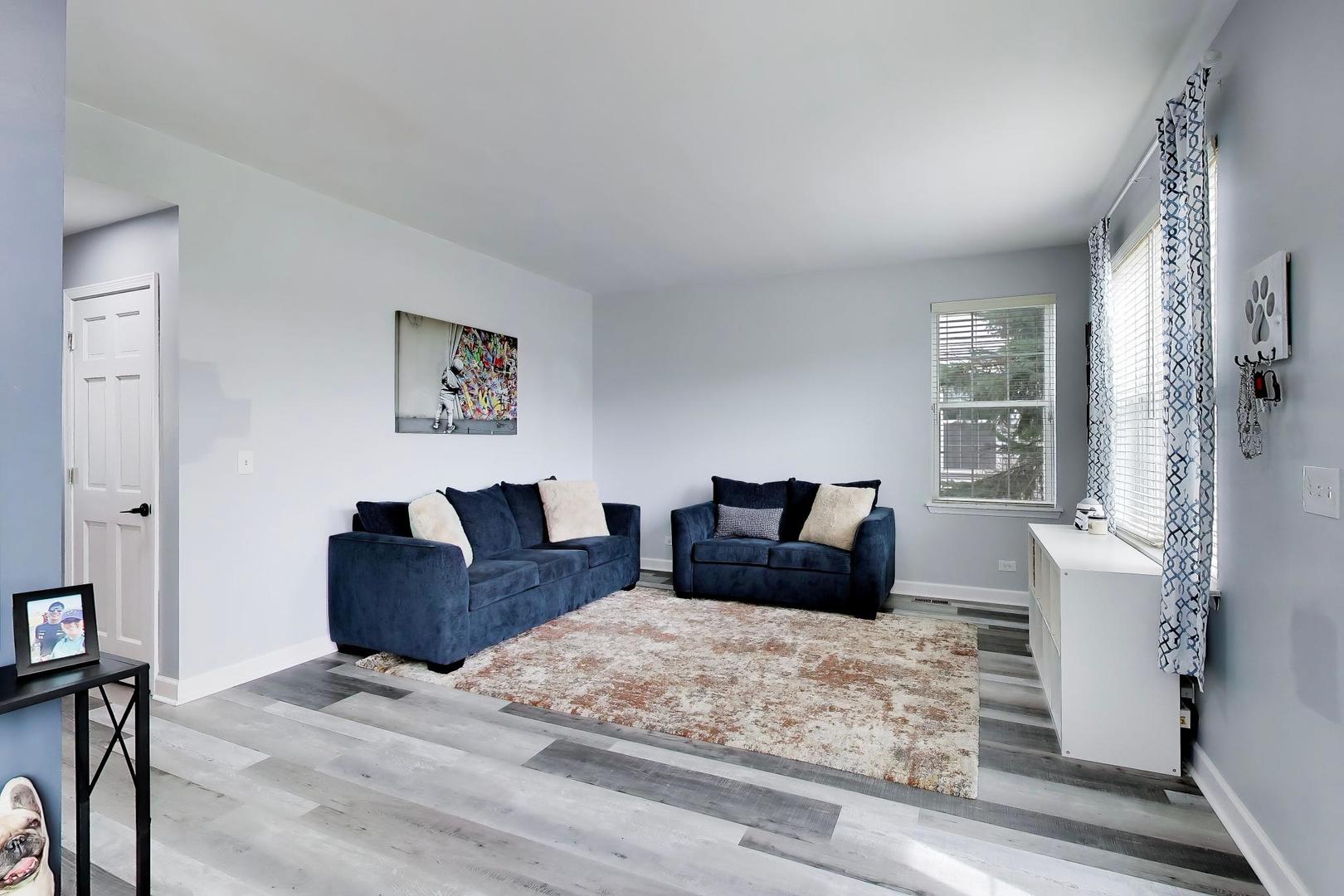 2775 Liberty Lakes Boulevard, Wauconda, IL 60084