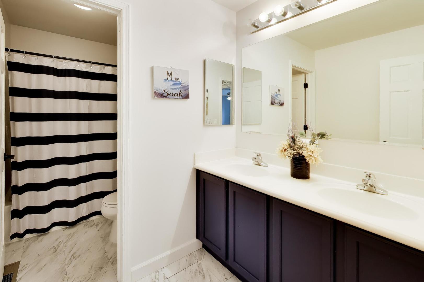 2775 Liberty Lakes Boulevard, Wauconda, IL 60084