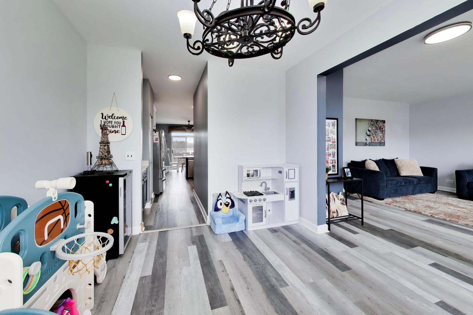 2775 Liberty Lakes Boulevard, Wauconda, IL 60084