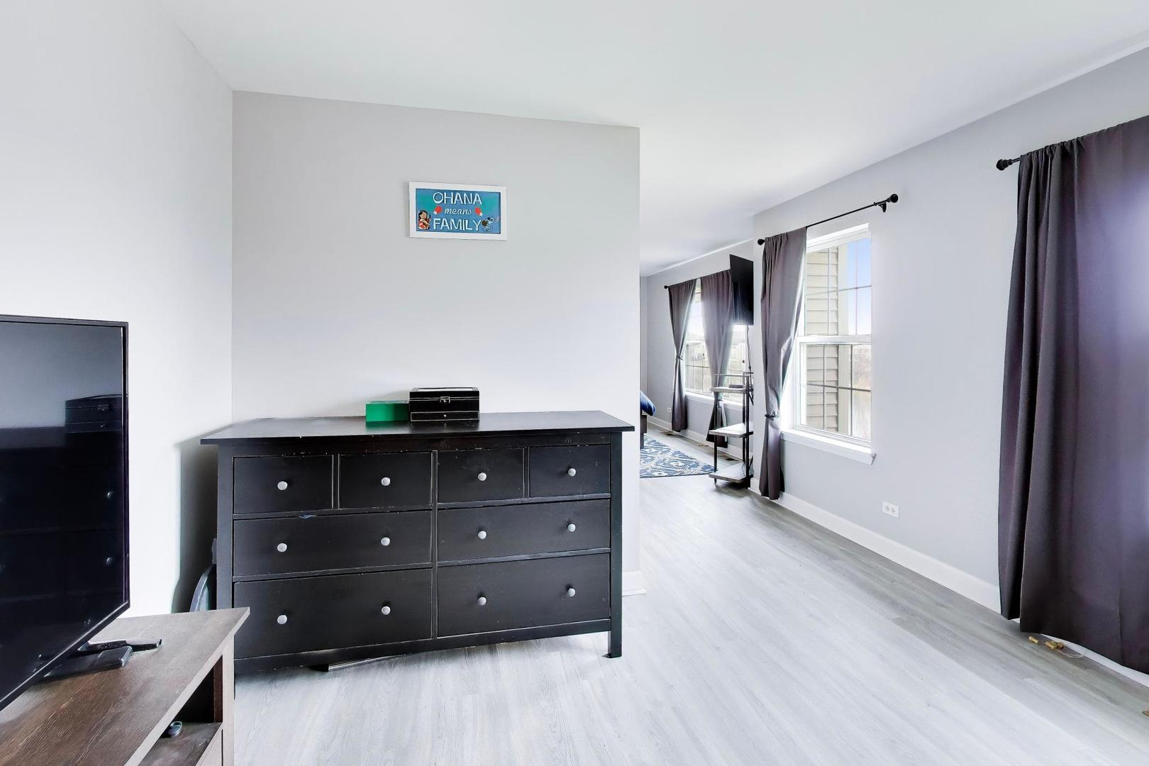 2775 Liberty Lakes Boulevard, Wauconda, IL 60084