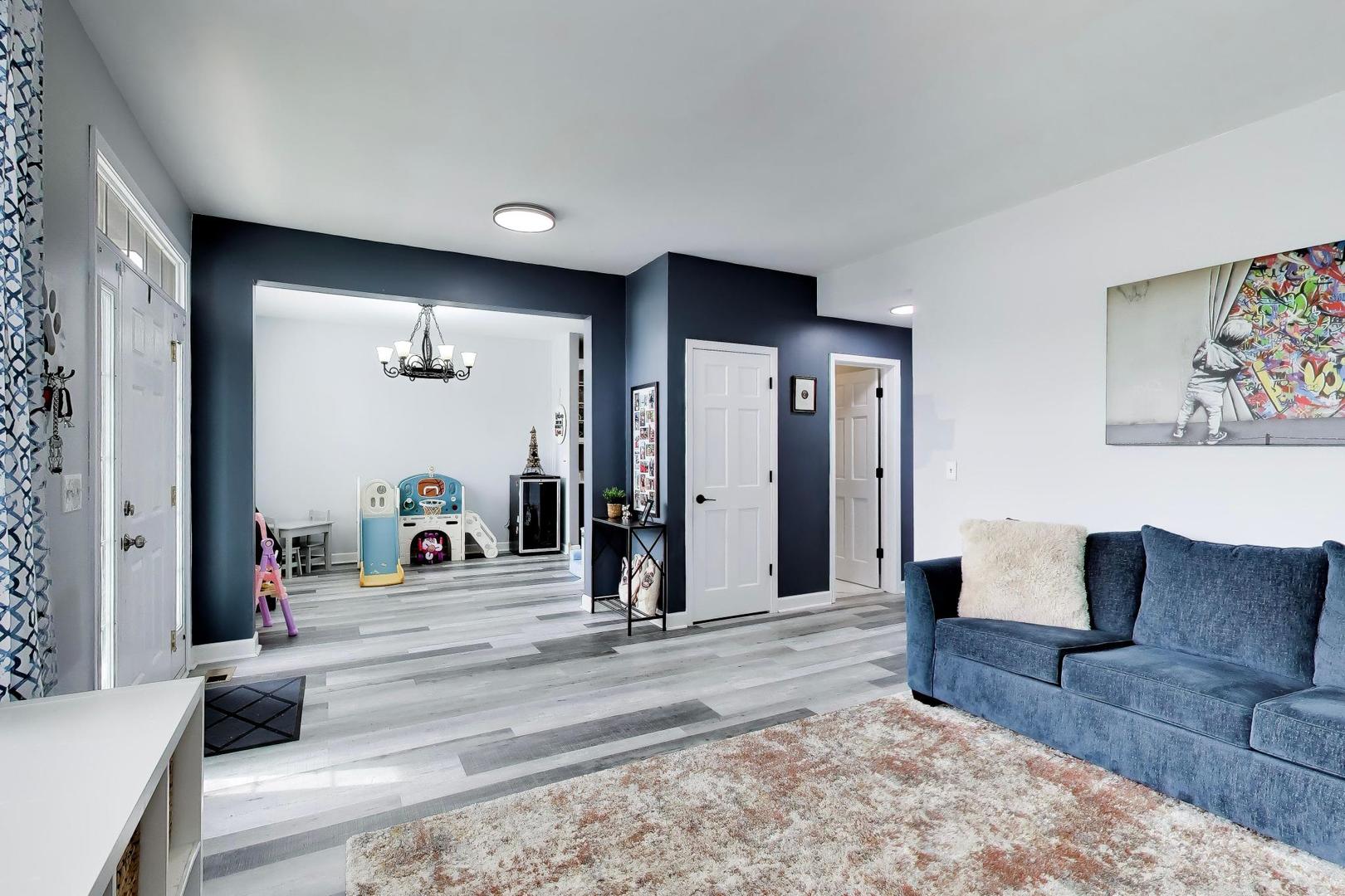 2775 Liberty Lakes Boulevard, Wauconda, IL 60084