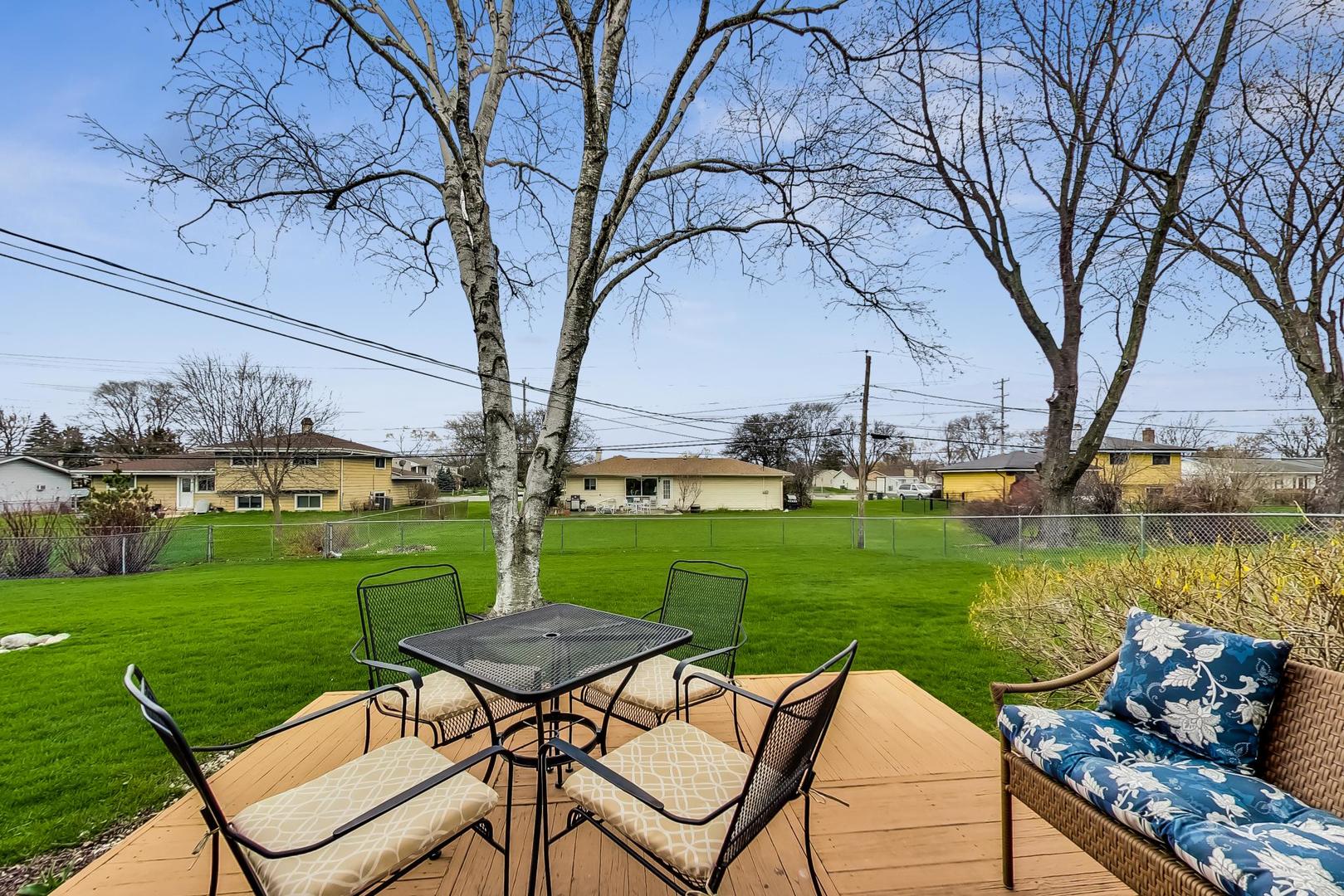 1242 N Linden Avenue, Palatine, IL 60074