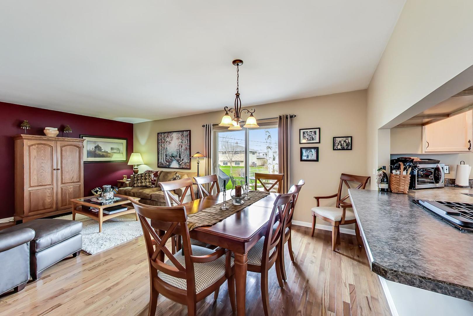 1242 N Linden Avenue, Palatine, IL 60074