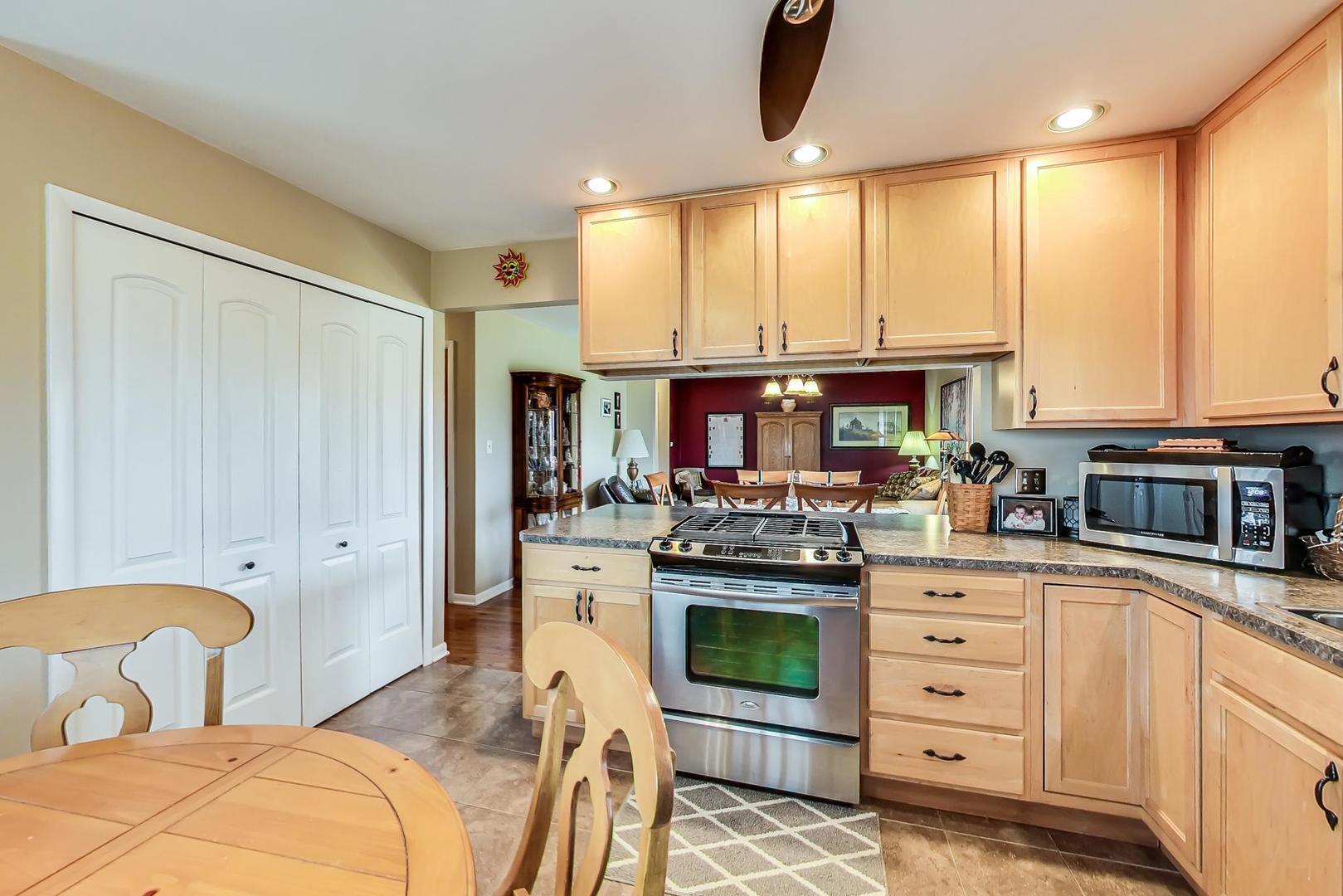 1242 N Linden Avenue, Palatine, IL 60074