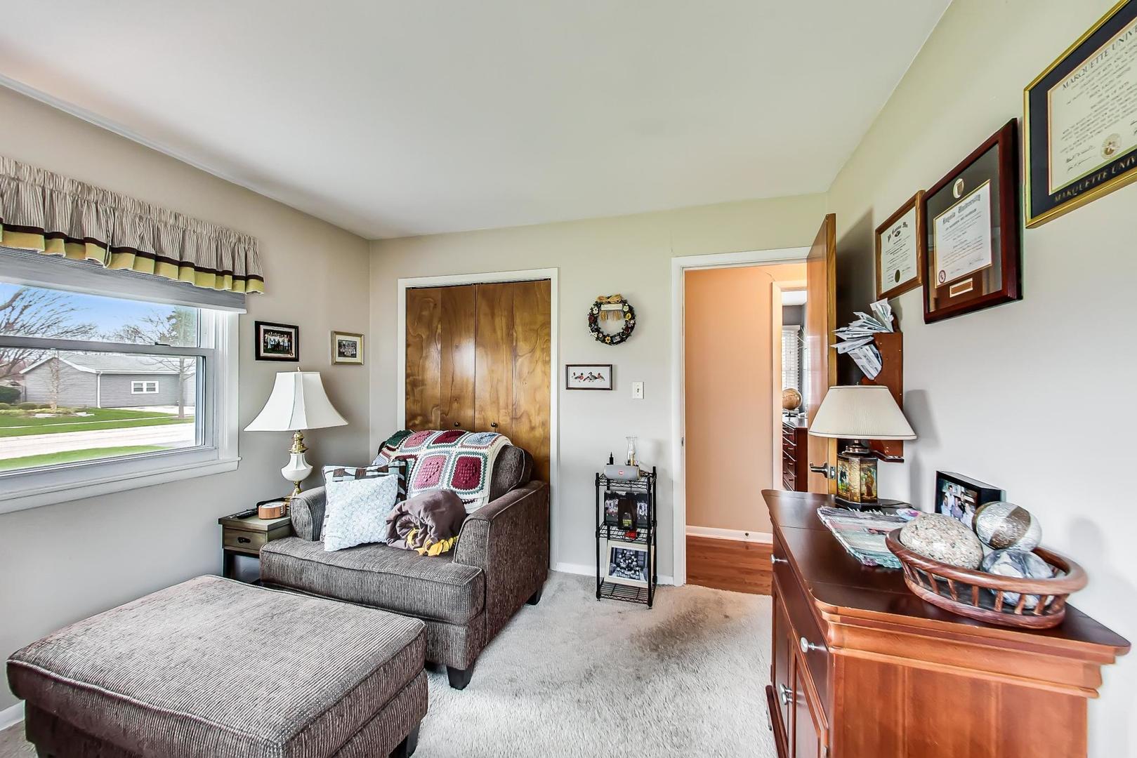 1242 N Linden Avenue, Palatine, IL 60074