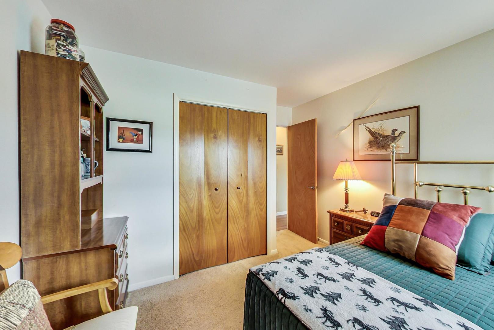 1242 N Linden Avenue, Palatine, IL 60074