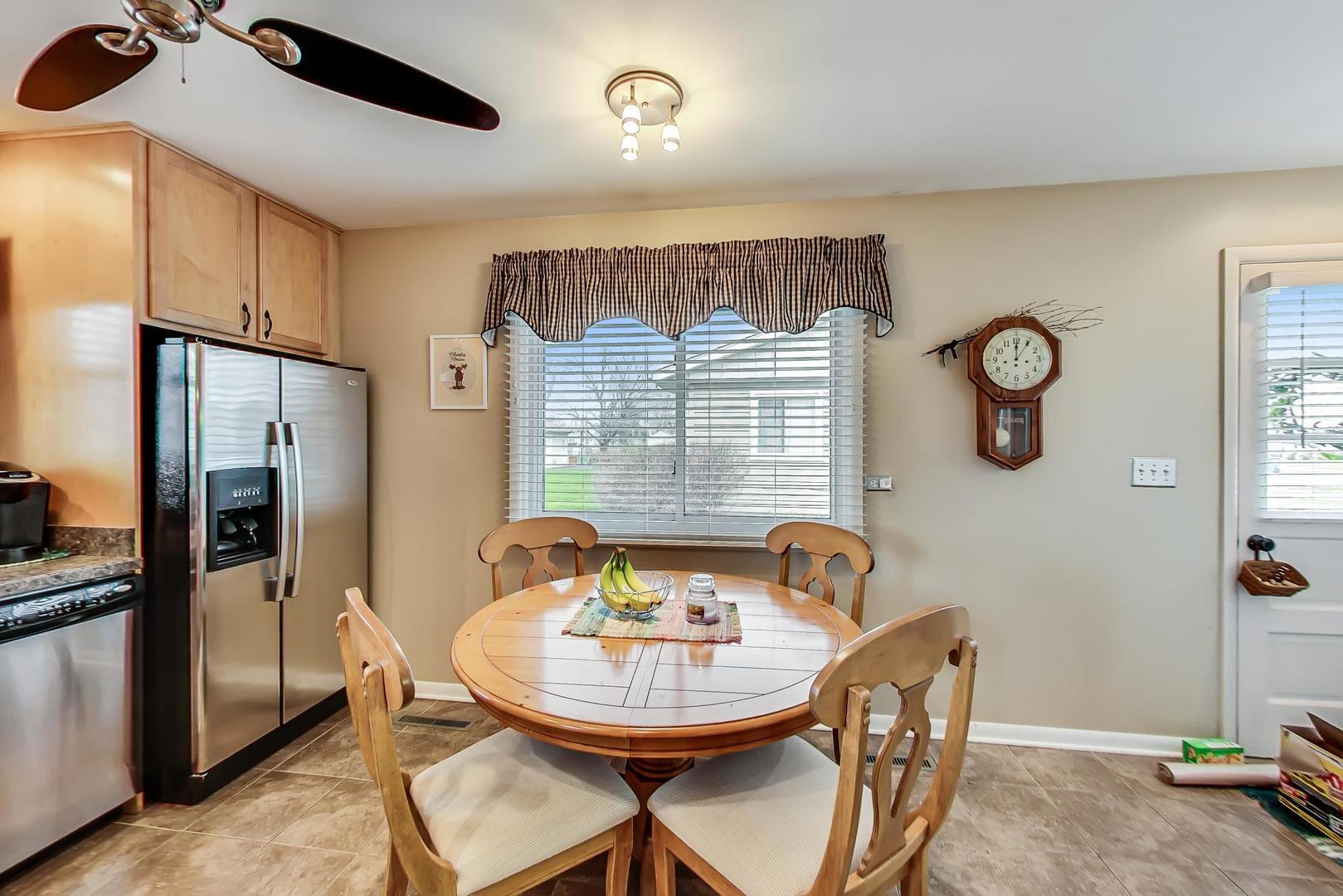 1242 N Linden Avenue, Palatine, IL 60074