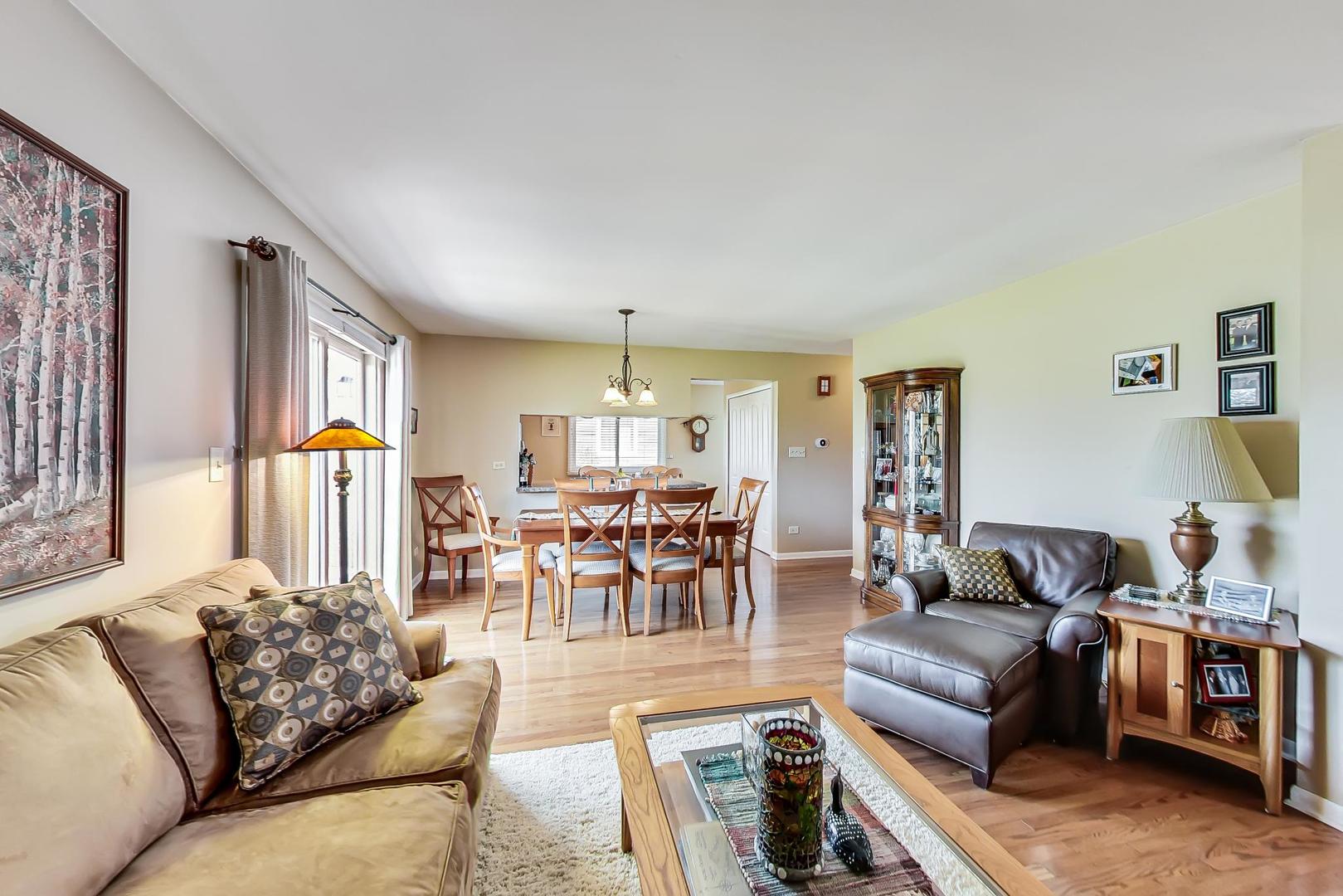 1242 N Linden Avenue, Palatine, IL 60074