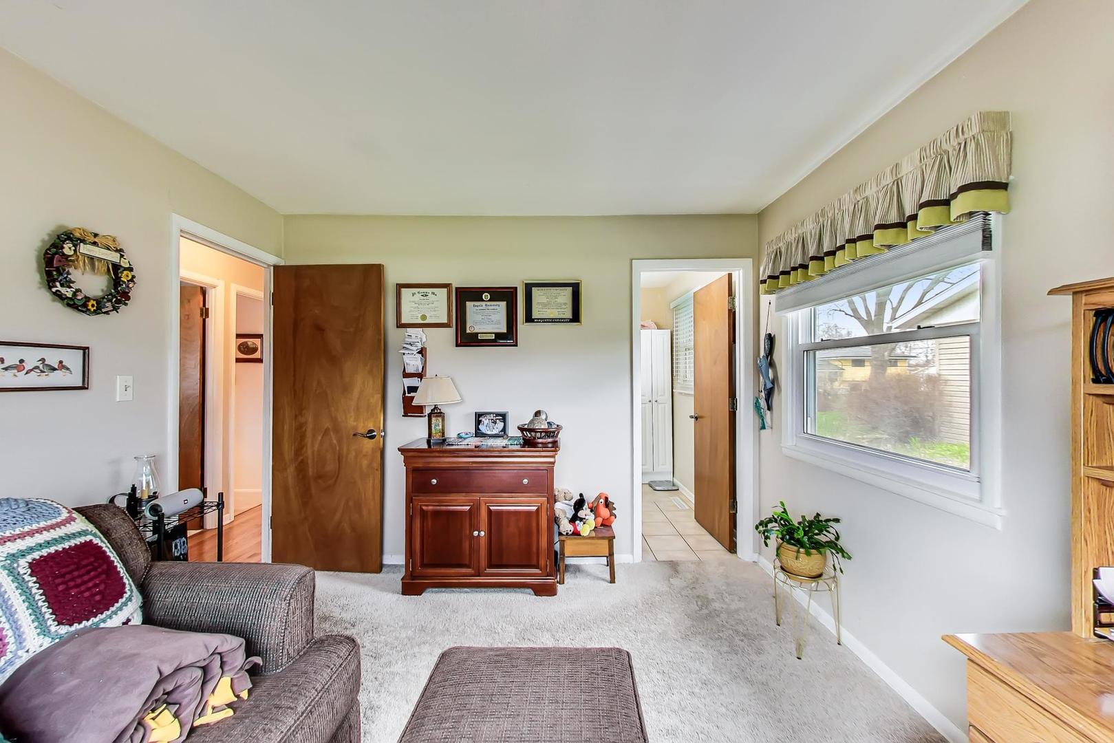 1242 N Linden Avenue, Palatine, IL 60074