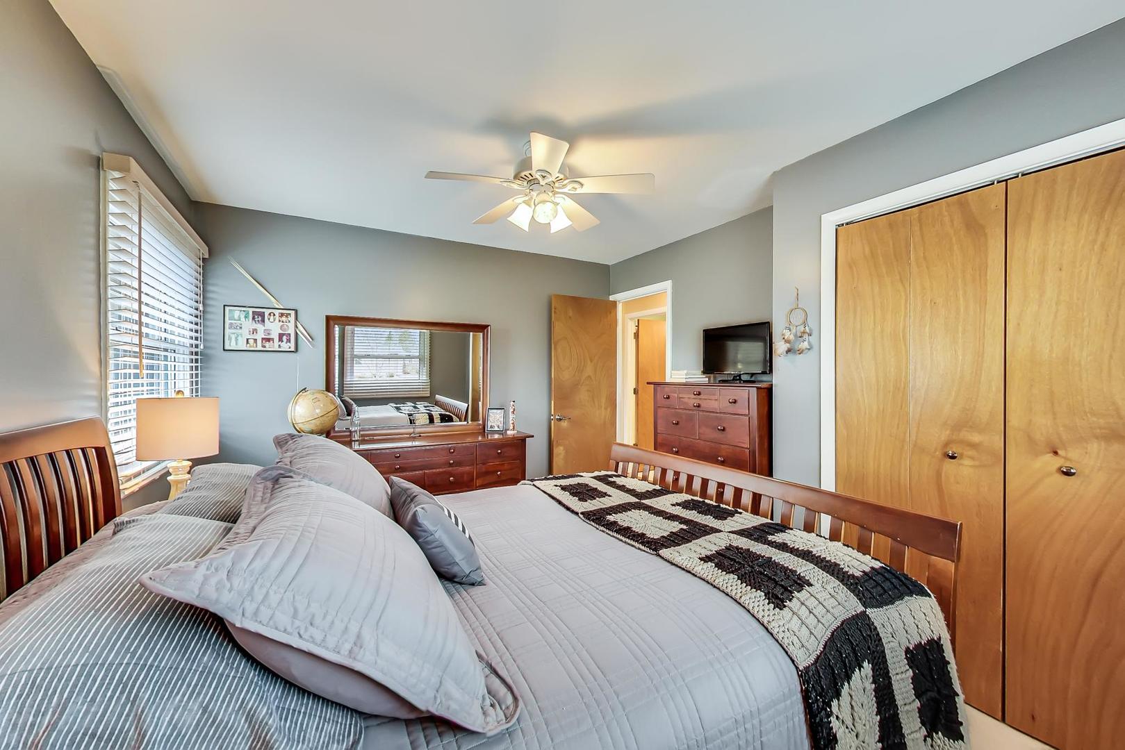 1242 N Linden Avenue, Palatine, IL 60074