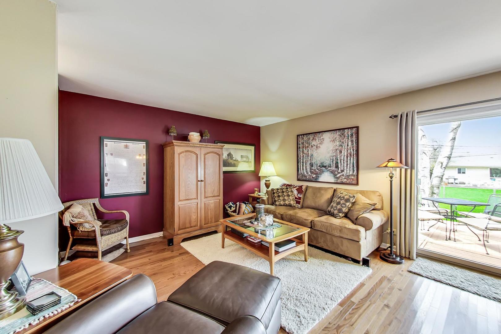 1242 N Linden Avenue, Palatine, IL 60074