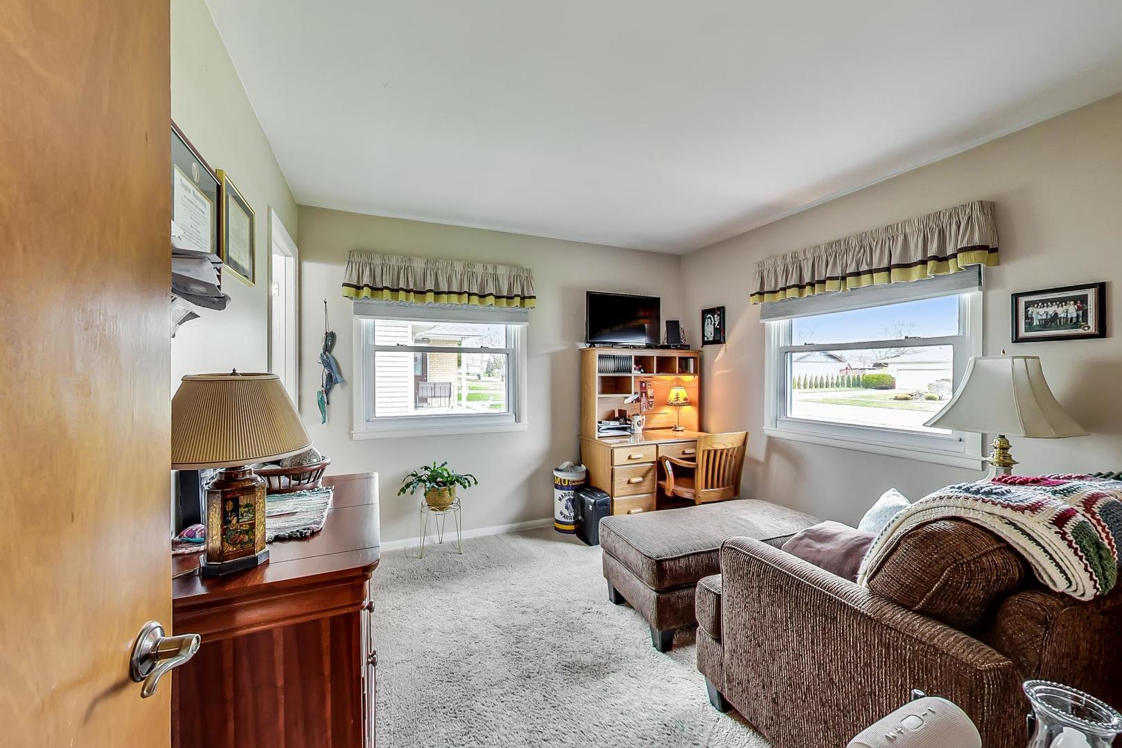 1242 N Linden Avenue, Palatine, IL 60074