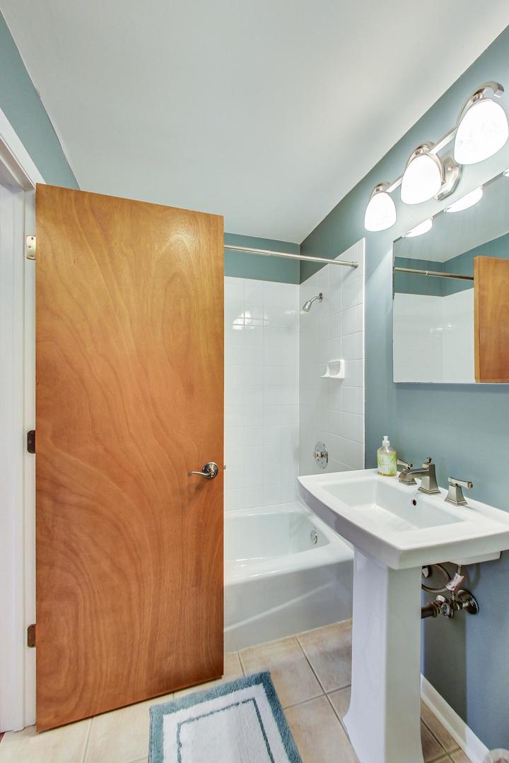 1242 N Linden Avenue, Palatine, IL 60074