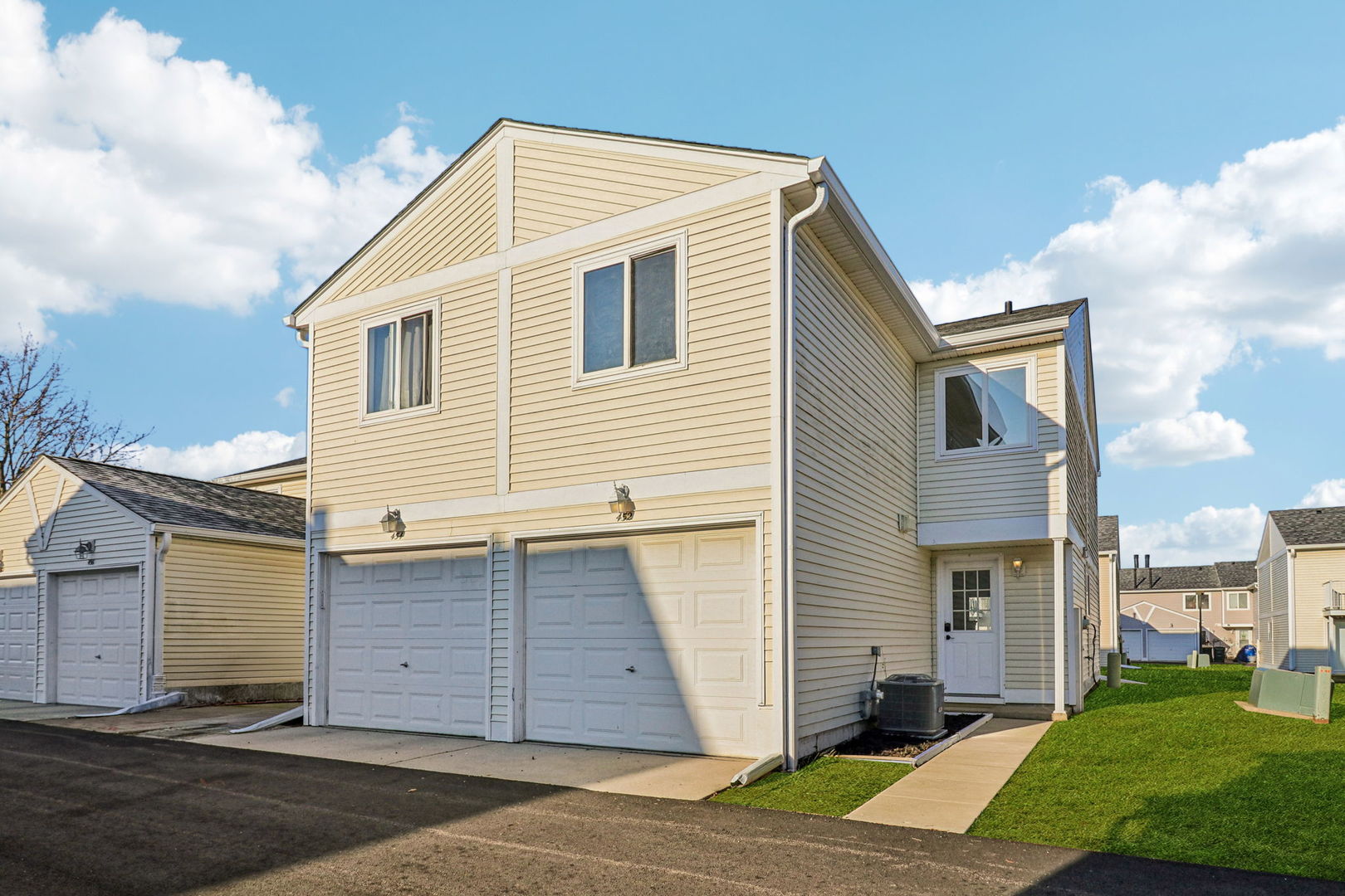 452 Meadow Green Lane, Round Lake Beach, IL 60073