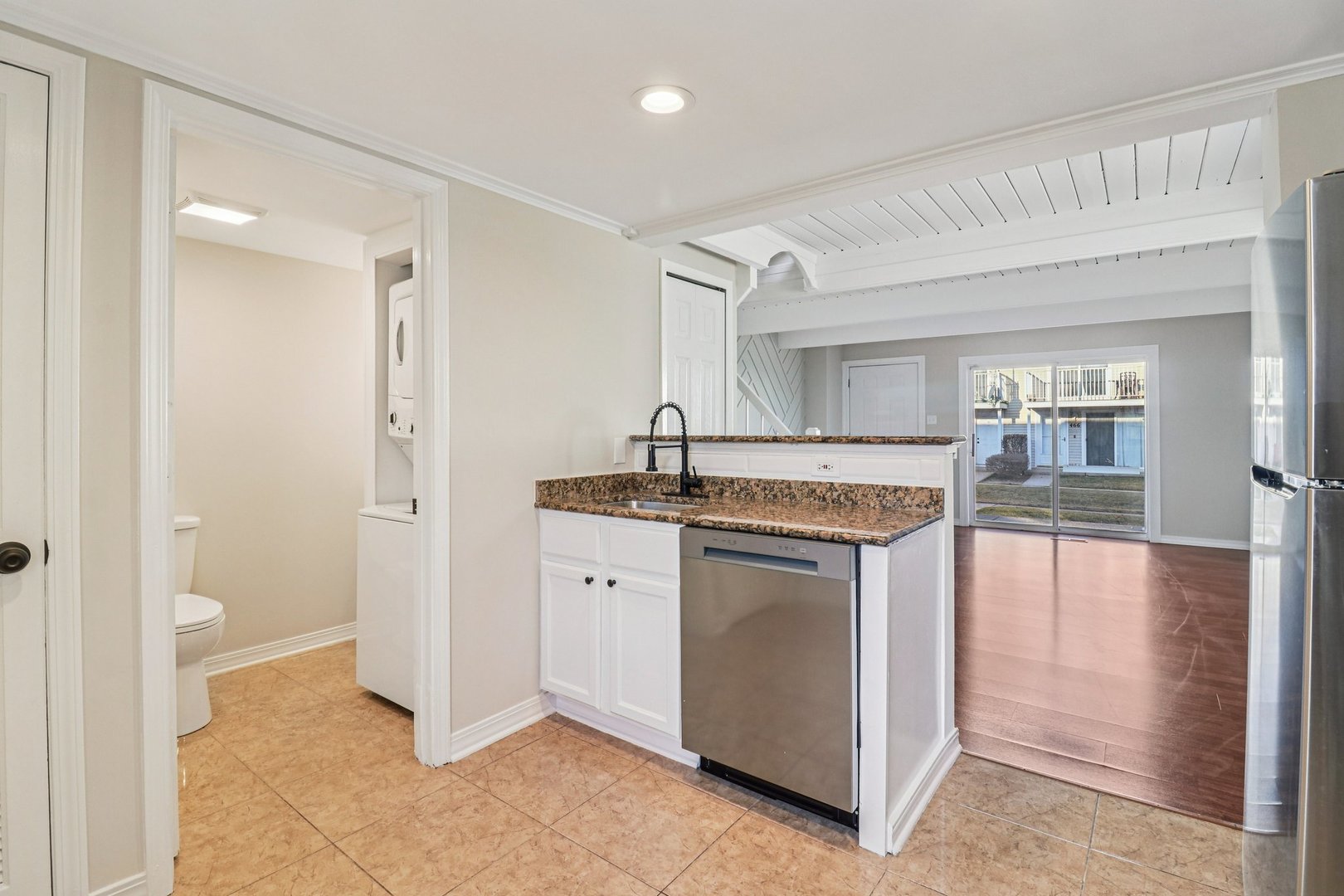 452 Meadow Green Lane, Round Lake Beach, IL 60073