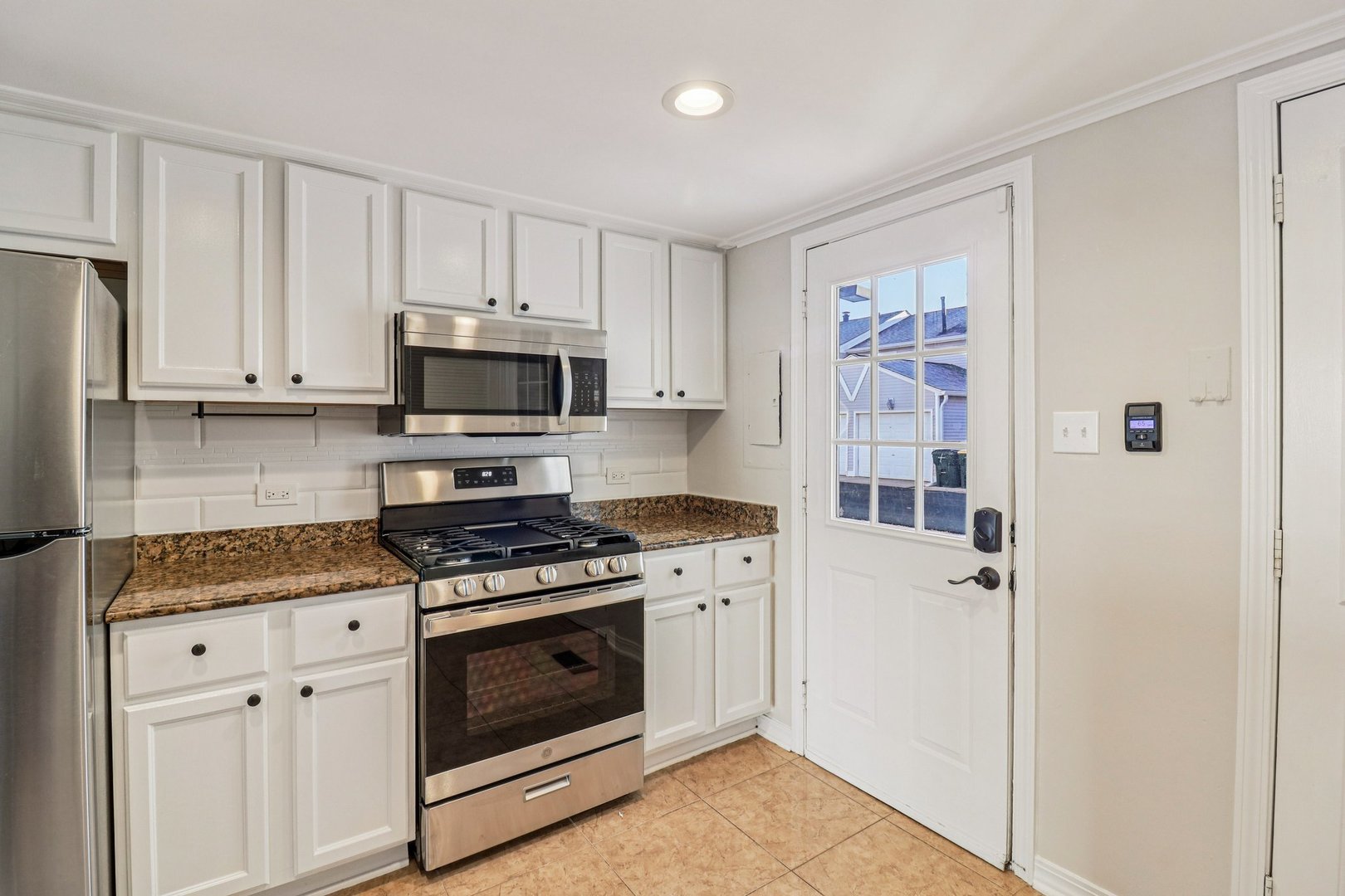 452 Meadow Green Lane, Round Lake Beach, IL 60073