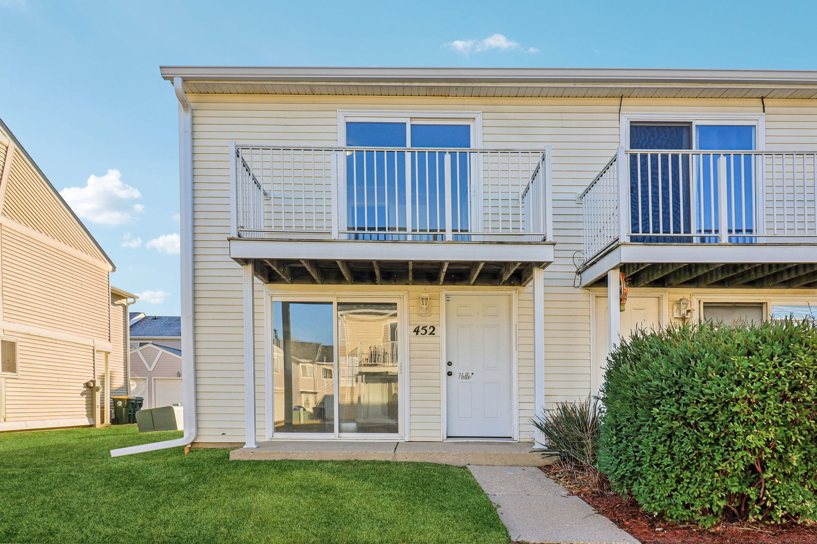 452 Meadow Green Lane, Round Lake Beach, IL 60073