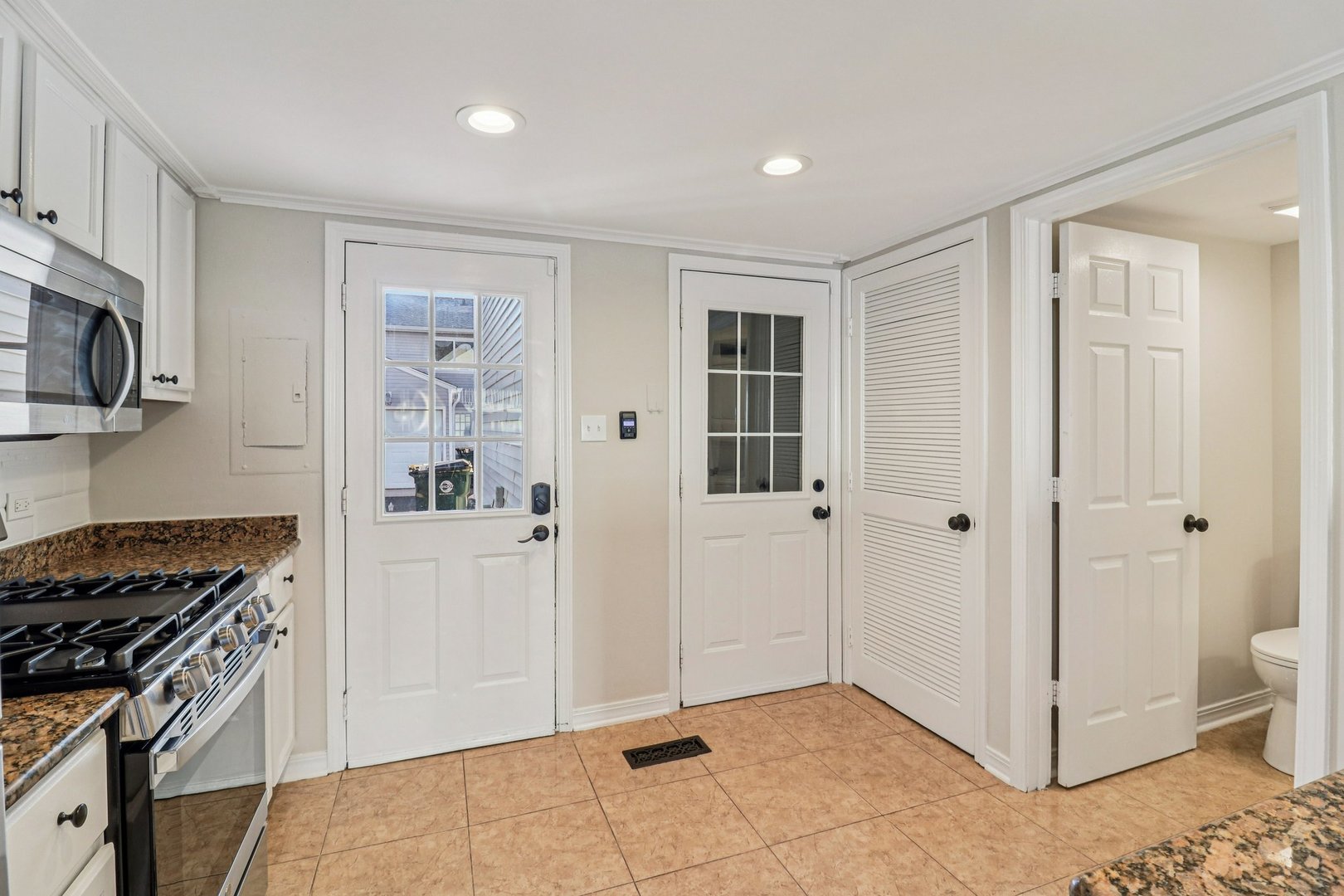 452 Meadow Green Lane, Round Lake Beach, IL 60073