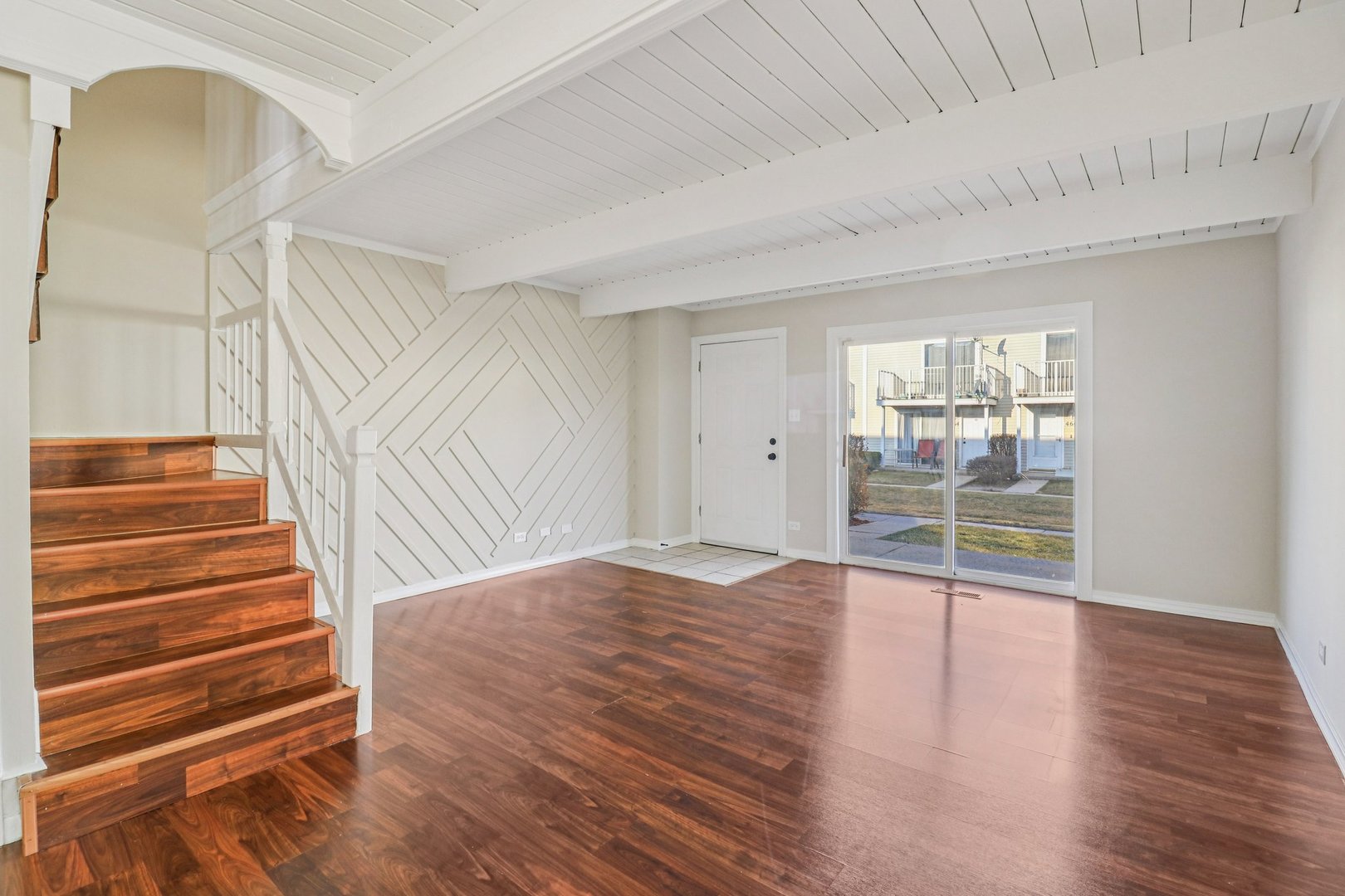 452 Meadow Green Lane, Round Lake Beach, IL 60073