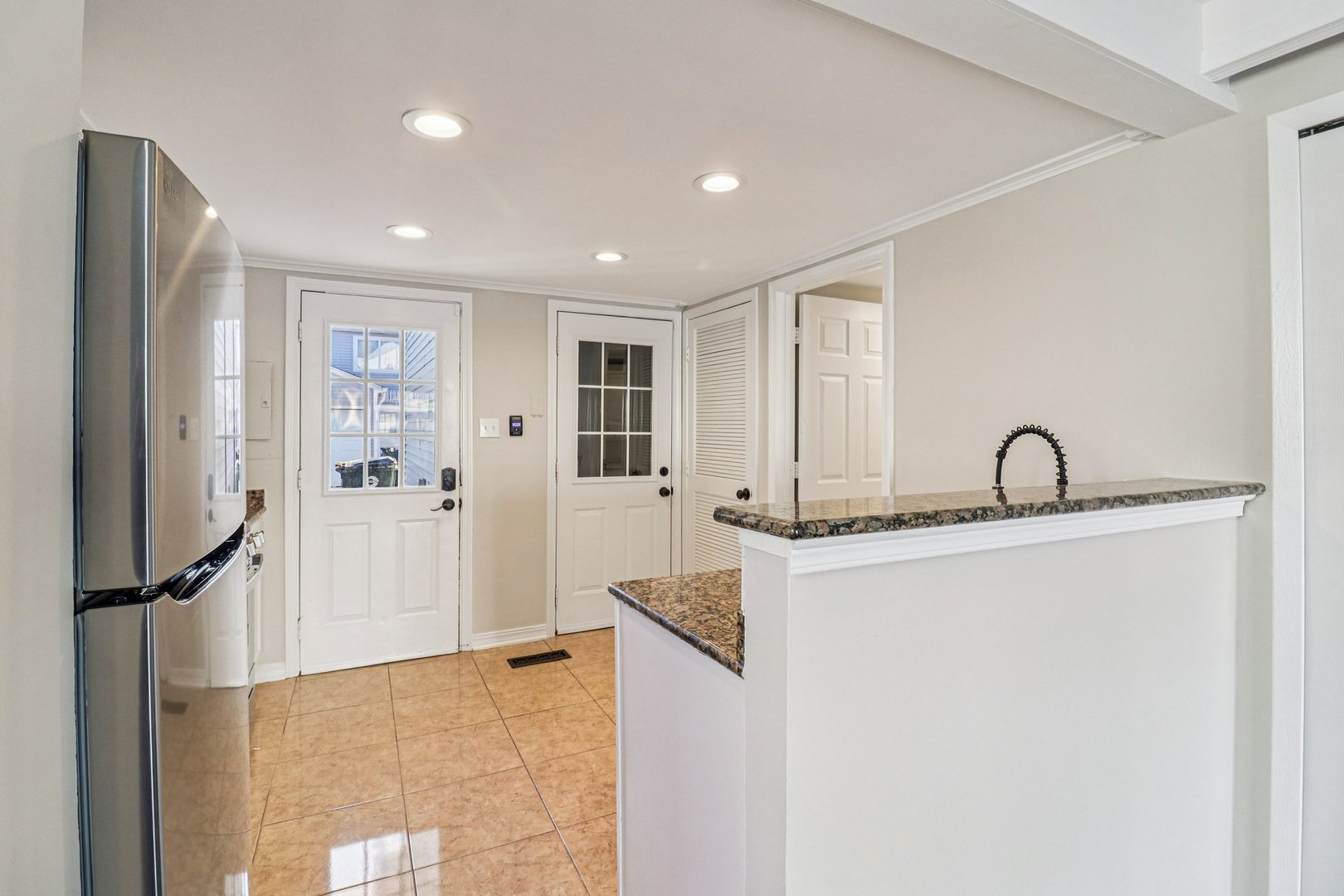 452 Meadow Green Lane, Round Lake Beach, IL 60073