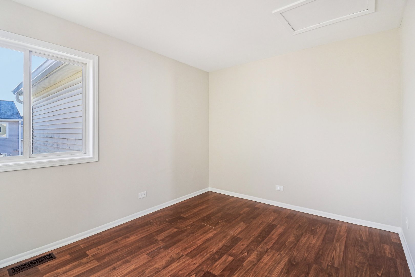 452 Meadow Green Lane, Round Lake Beach, IL 60073