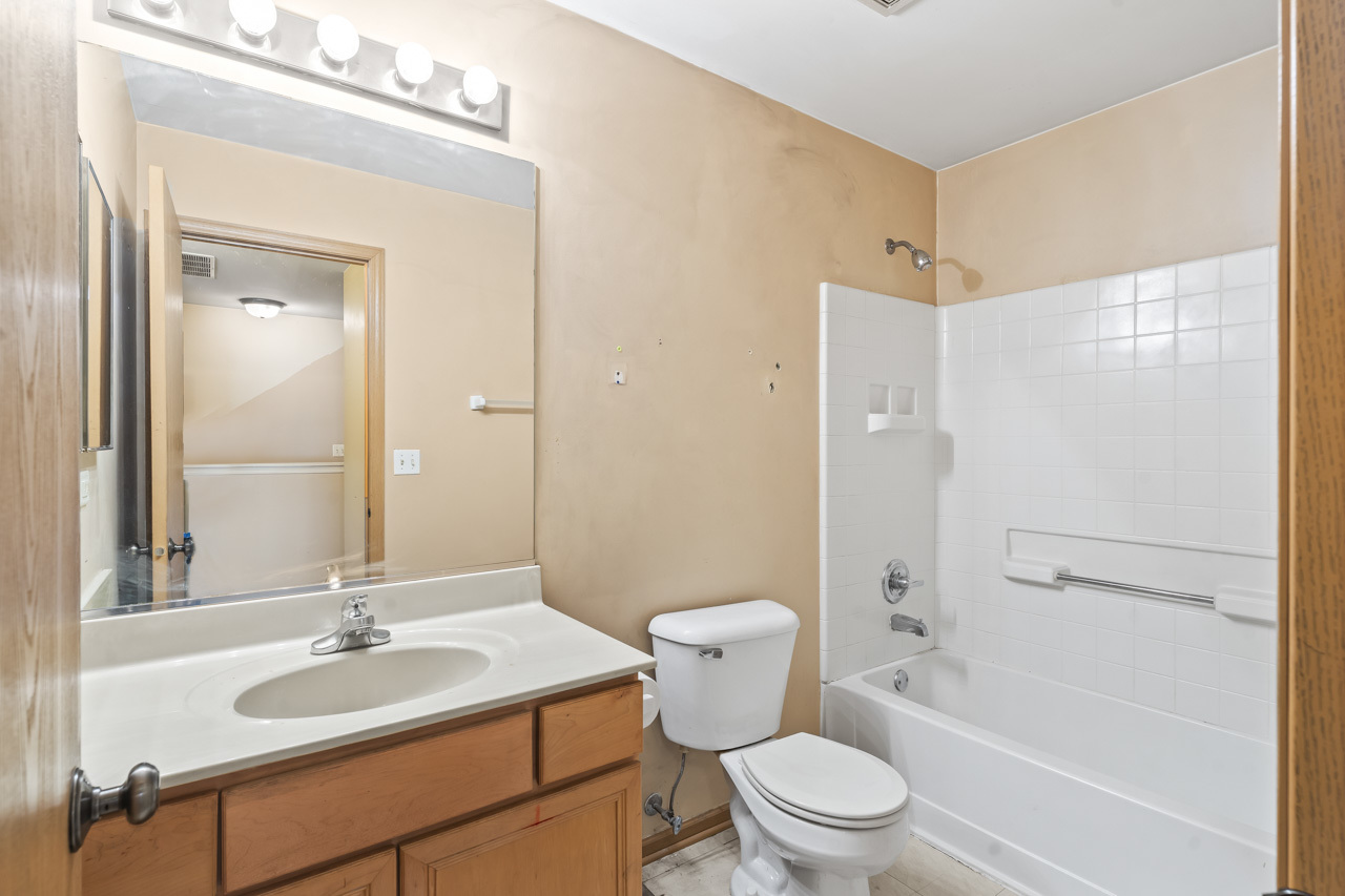 601 W Kristina Lane, Round Lake, IL 60073