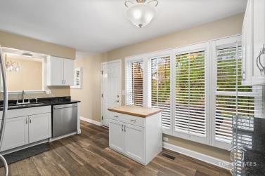 924 Thornton Lane, Buffalo Grove, IL 60089