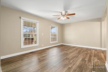 924 Thornton Lane, Buffalo Grove, IL 60089