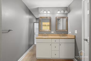 924 Thornton Lane, Buffalo Grove, IL 60089