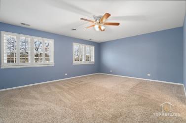 924 Thornton Lane, Buffalo Grove, IL 60089