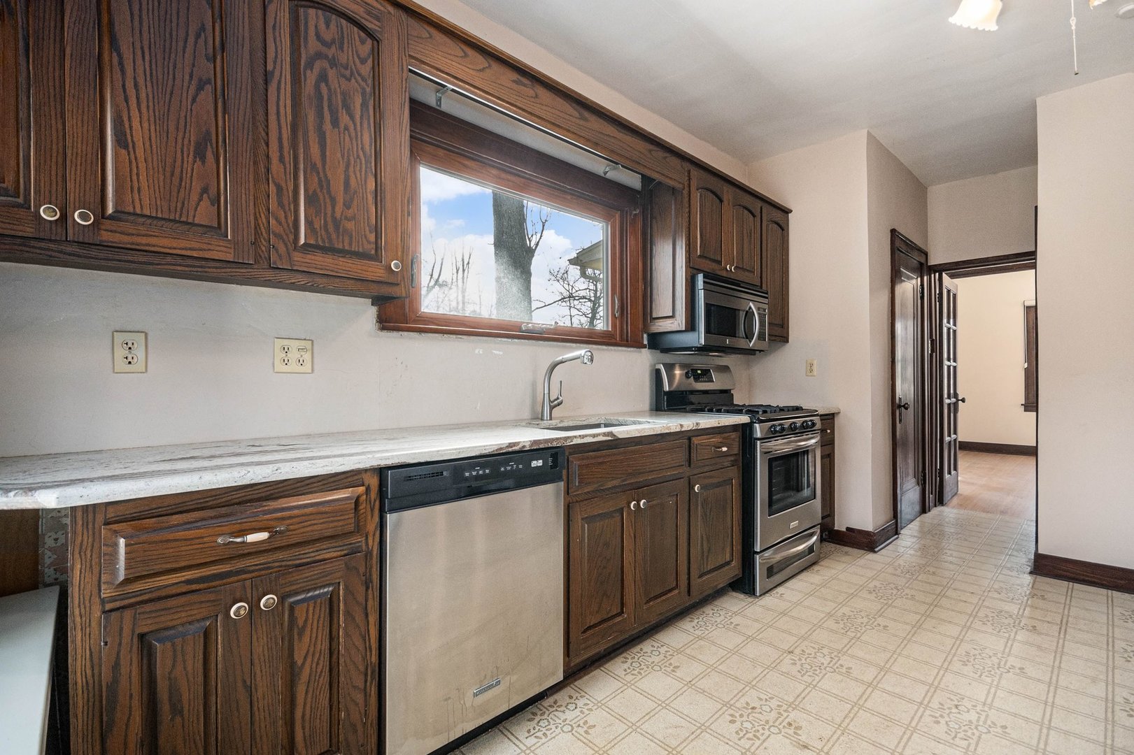 520 S Midland Avenue, Joliet, IL 60436