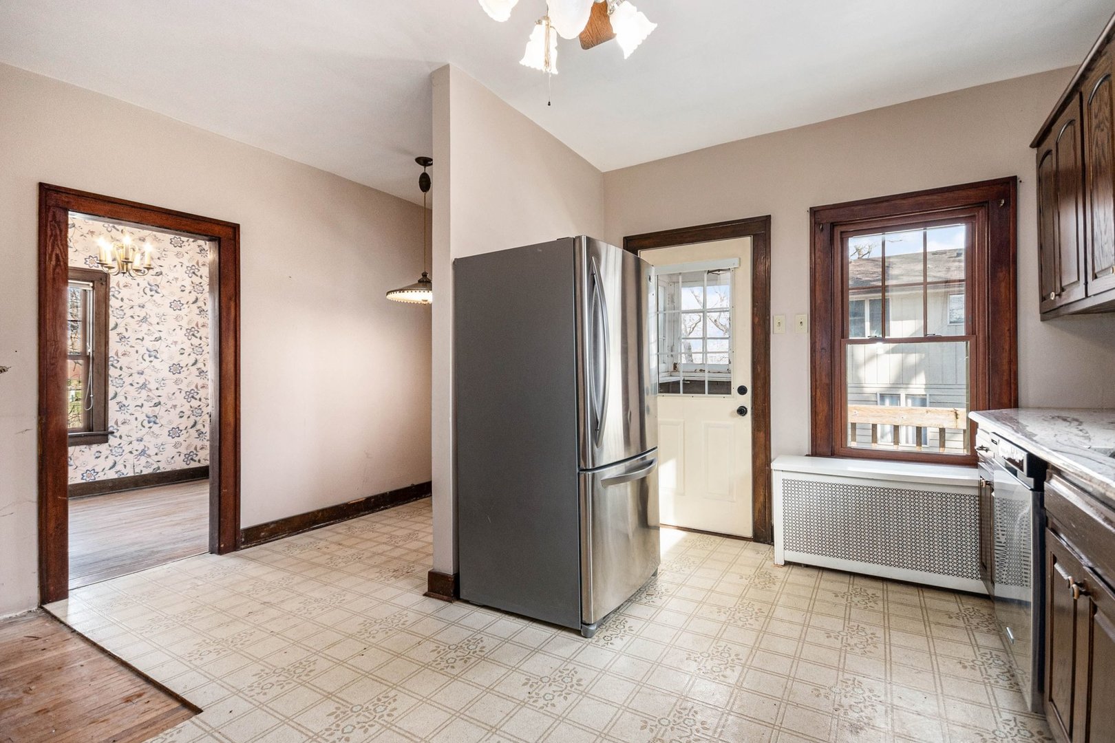 520 S Midland Avenue, Joliet, IL 60436