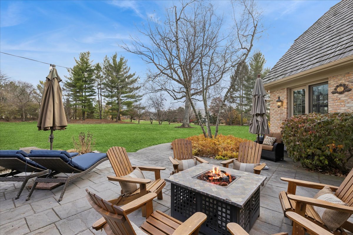 2041 Tremont Court, Libertyville, IL 60048