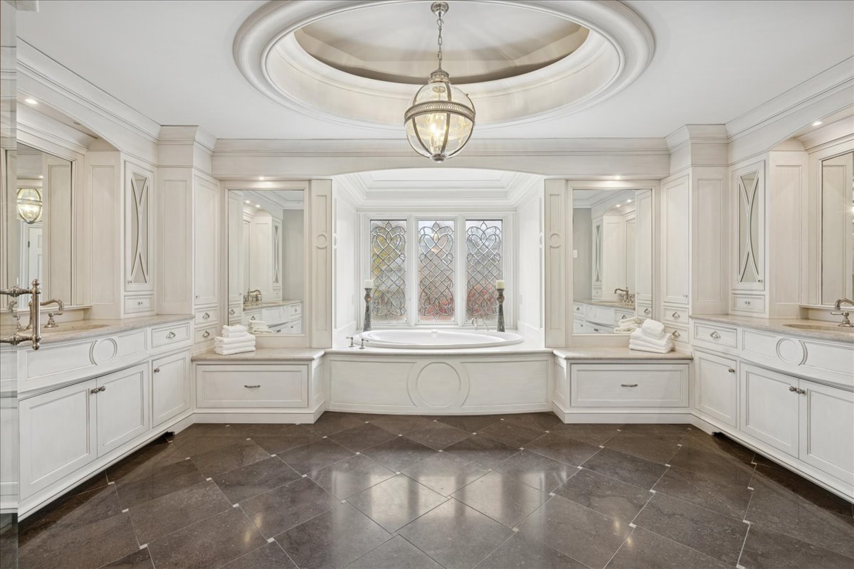 2041 Tremont Court, Libertyville, IL 60048