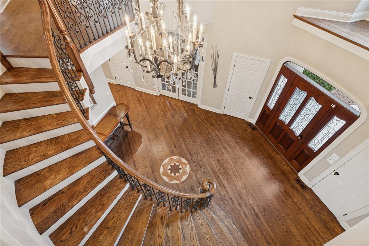 2041 Tremont Court, Libertyville, IL 60048