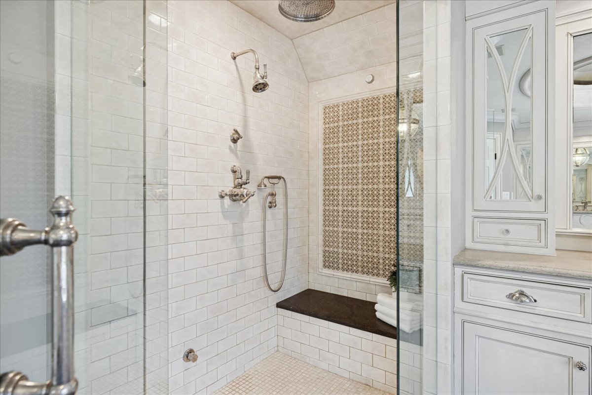 2041 Tremont Court, Libertyville, IL 60048