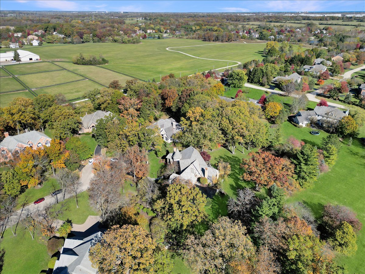 2041 Tremont Court, Libertyville, IL 60048