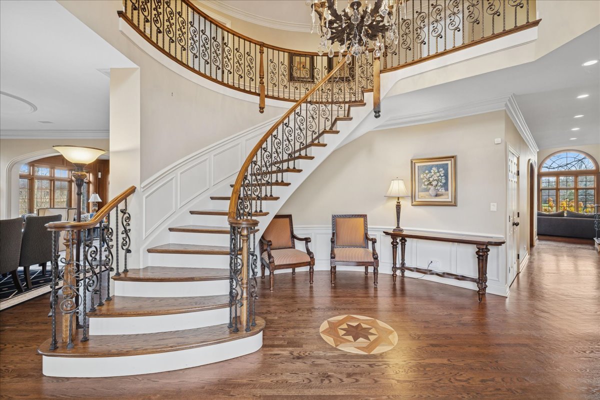 2041 Tremont Court, Libertyville, IL 60048