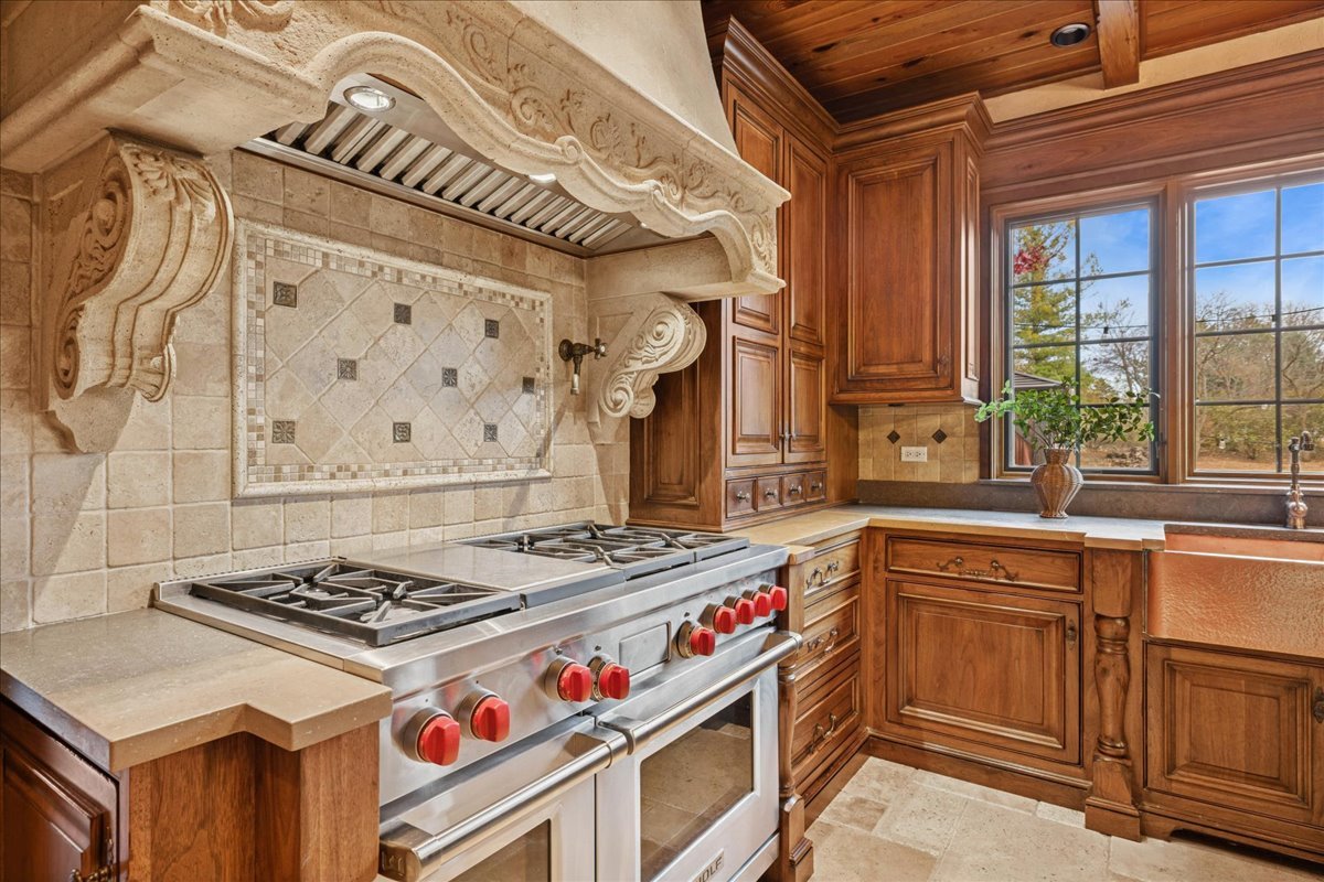 2041 Tremont Court, Libertyville, IL 60048