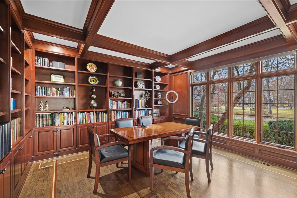 2041 Tremont Court, Libertyville, IL 60048