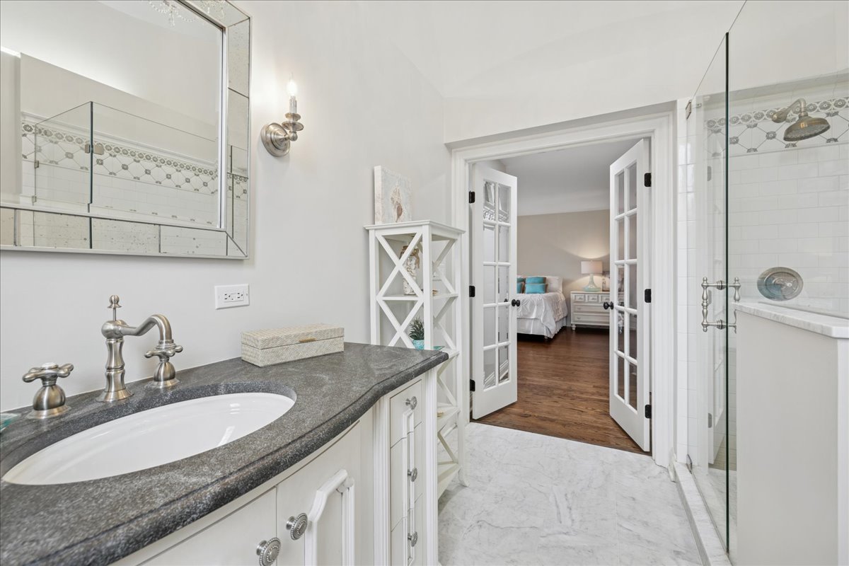 2041 Tremont Court, Libertyville, IL 60048